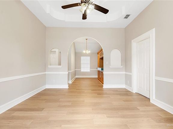 3rd image of 1919 Loma Vista Dr