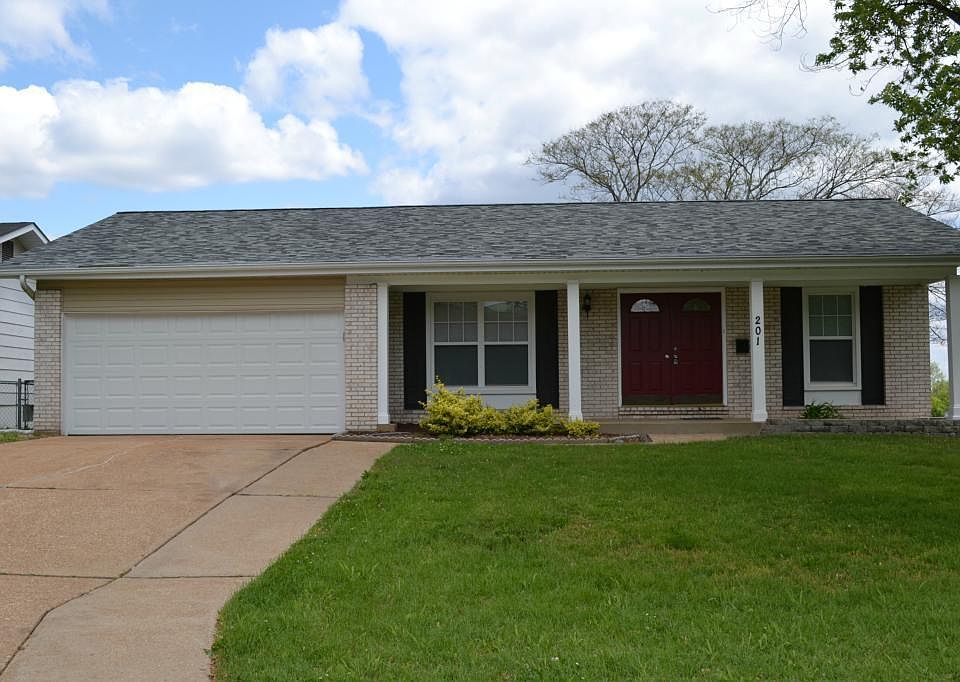 1st image of 201 Carrington Ln