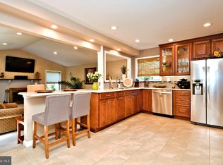 121 Pioneer Dr, Lansdale, PA 19446