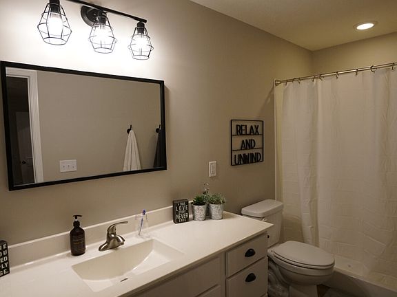 4th image of 533 Schmidt Cir