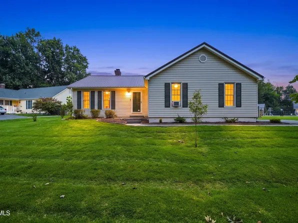 3401 Manchester Ln, Johnson City, TN 37601
