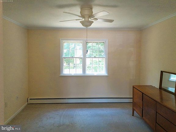 5th image of 206 Green Lane Dr