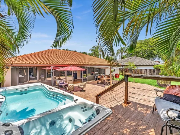 5600 Knighthurst Way, Davie, FL 33331