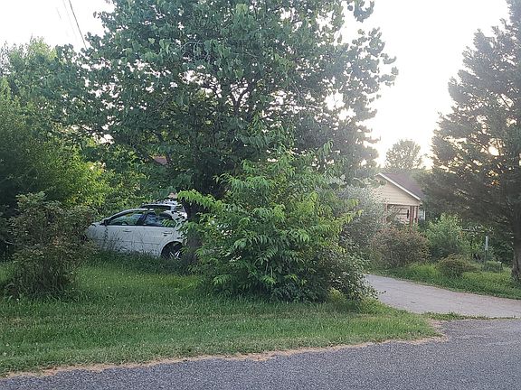 3rd image of 1810 Valley Estates Dr