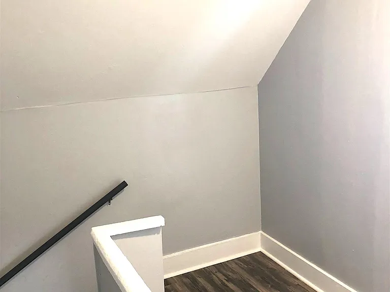 119 Henderson St — Photo 10
