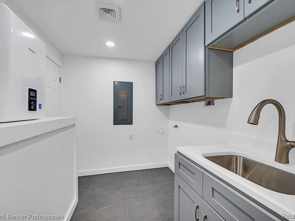 76107 Van Dyke Ave, photo 29