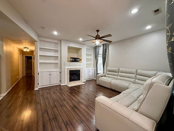 3rd image of 400 Coastal Walk Pl APT 105