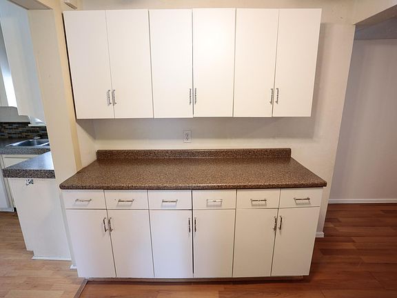 3rd image of 812 9th Ave S