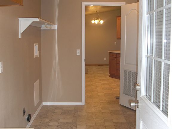 5th image of 747 N Gale Pl