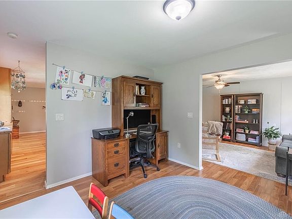 4th image of 188 Saundra Ct