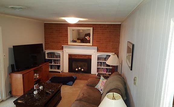 3rd image of 1951 Greenfield Dr