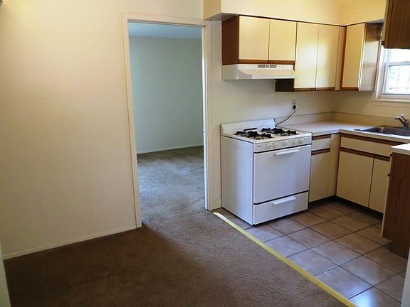 4th image of 148 Fayette Ave #G2