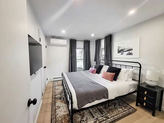 5th image of 247 River St #3