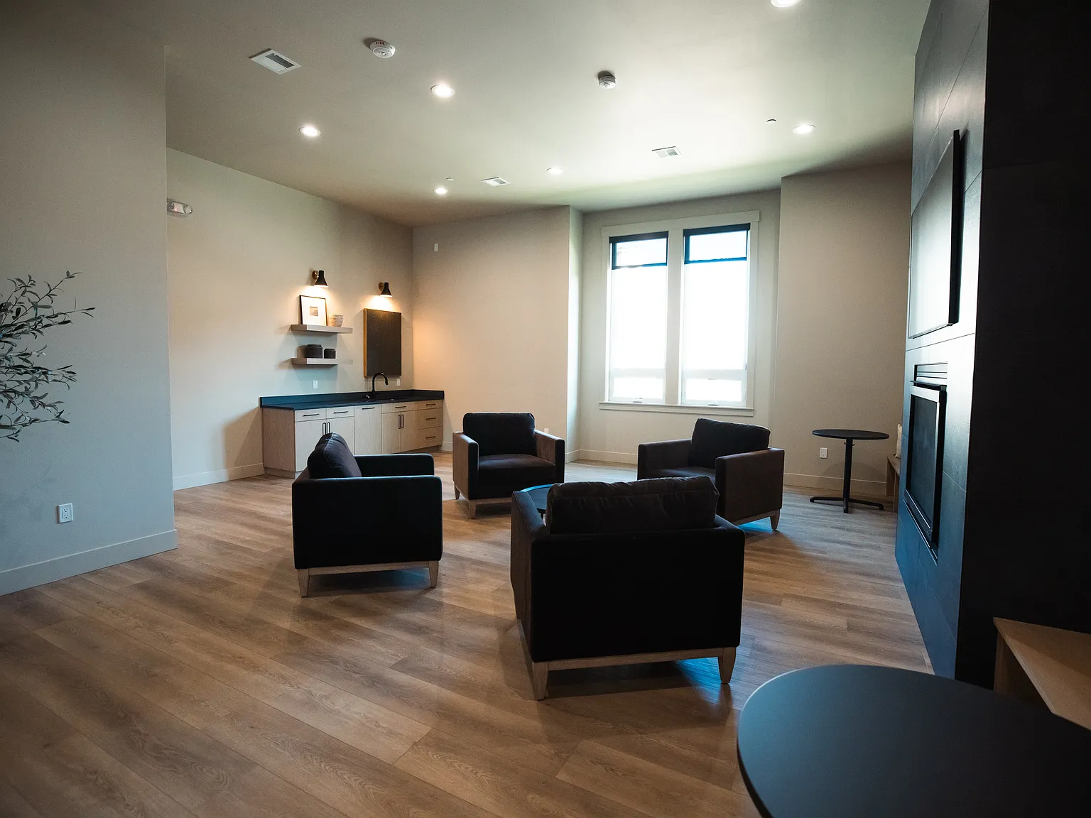 Eastpark Apartment Homes — Photo 4