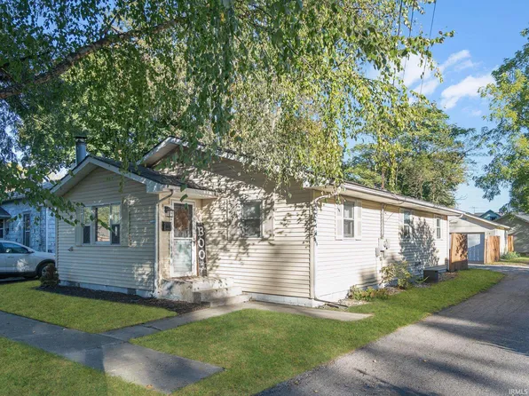 114 E Jefferson St, Auburn, IN 46706