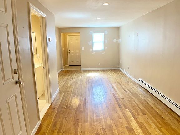 4th image of 408 Soundview Ave #4