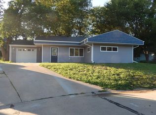 916 Circle Dr, Wayne, NE 68787