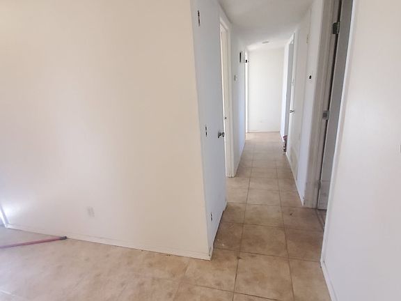 4th image of 1076 Balboa Ct SE
