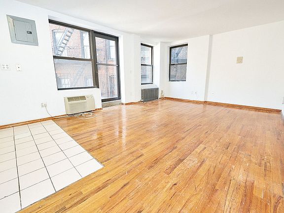 4th image of 27 7th Ave S APT 4B