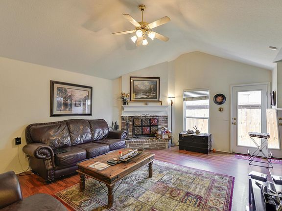 4th image of 1036 Carlsbad Dr