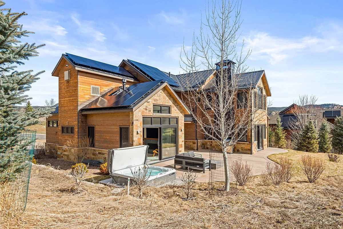 Building Photo - 649 Saddleback Rd