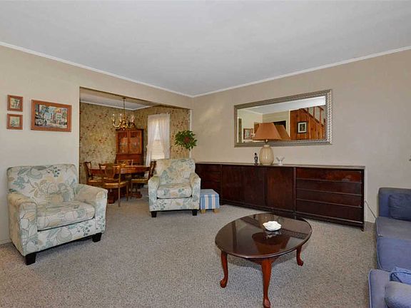 3rd image of 1359 Rosser Ave