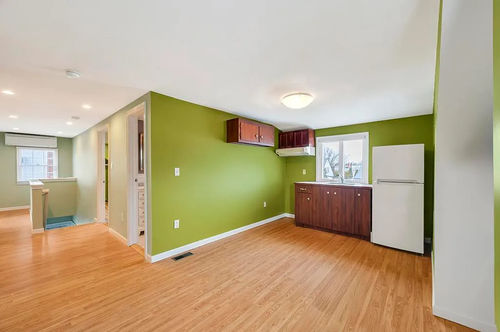 2 bed, 700 sqft, $2,500 — Photo 1