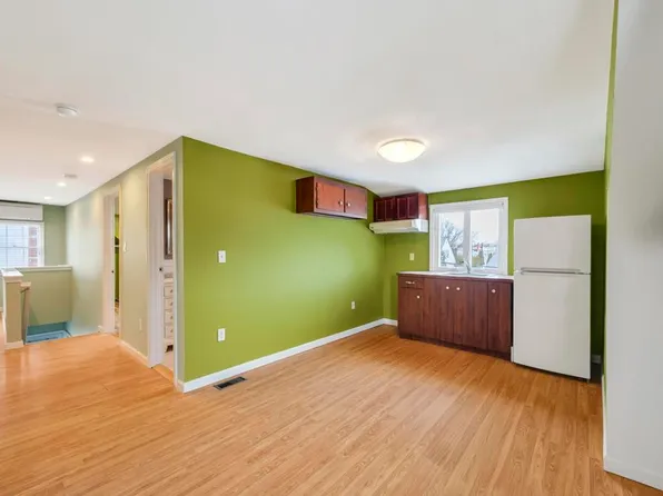 6 Arnold St Floor 2, Hicksville, NY 11801