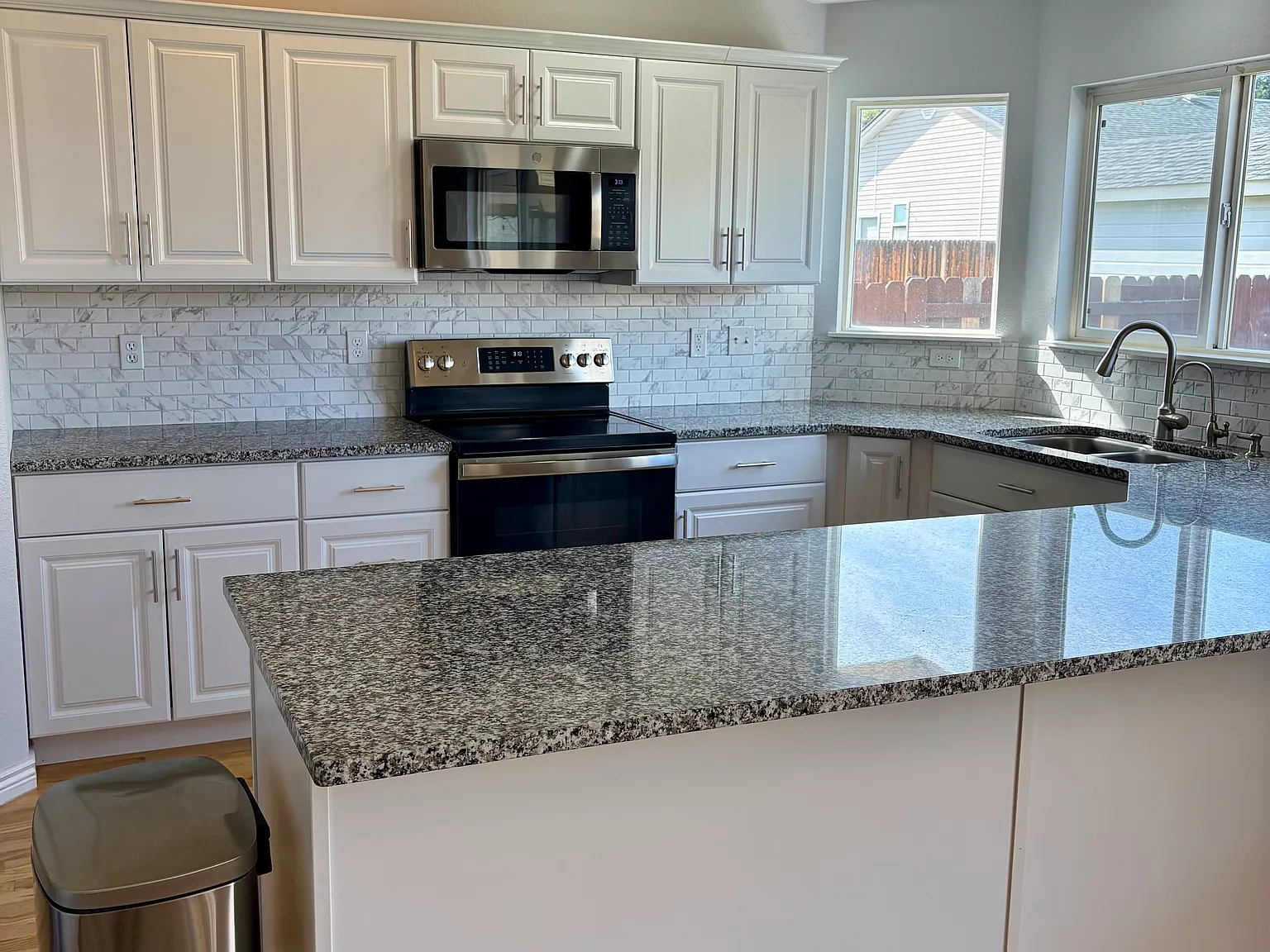 4 bed, 2058 sqft, $2,995 — Photo 3