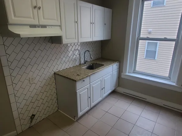 125 2nd St APT 2, Elizabethport, NJ 07206