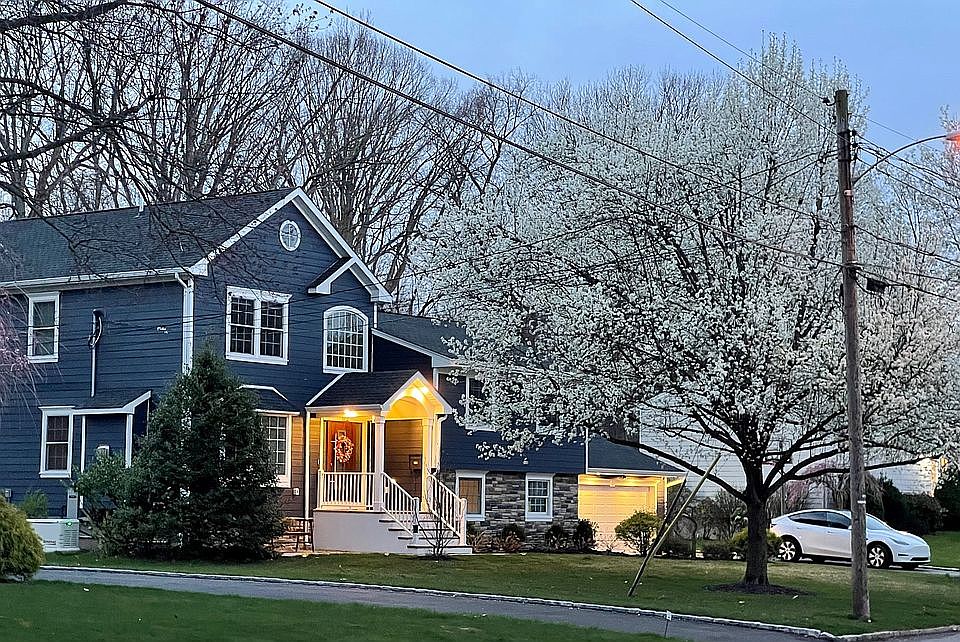 2nd image of 172 Hickson Dr