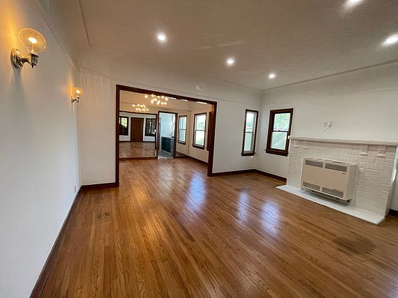2nd image of 739 N Occidental Blvd #4
