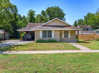 219 W 13th Ave, Winfield, KS 67156