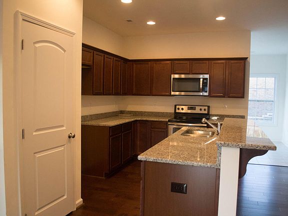 4th image of 7910 Carriage Park Dr