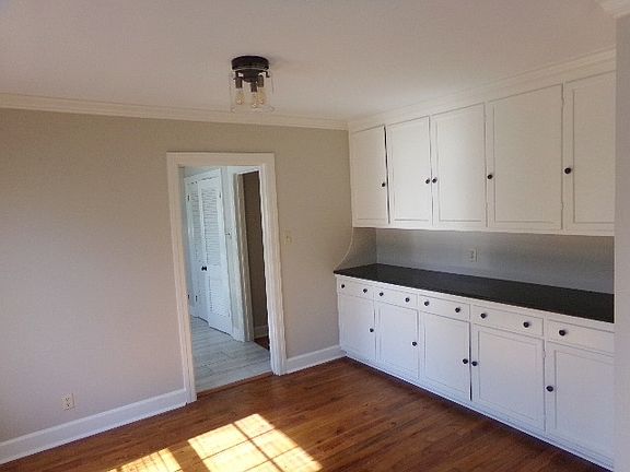3rd image of 225 Troy Cir