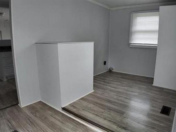 2nd image of 190 S Cash Ave