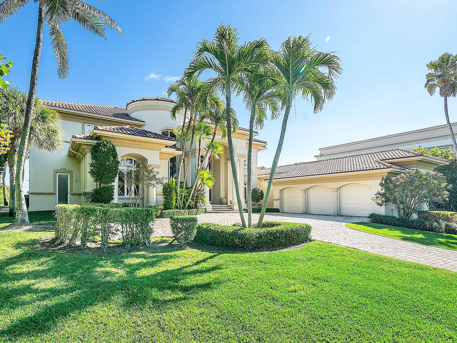 6 bed, 8.0 bath, 7959 sqft, $75,000 — Photo 3
