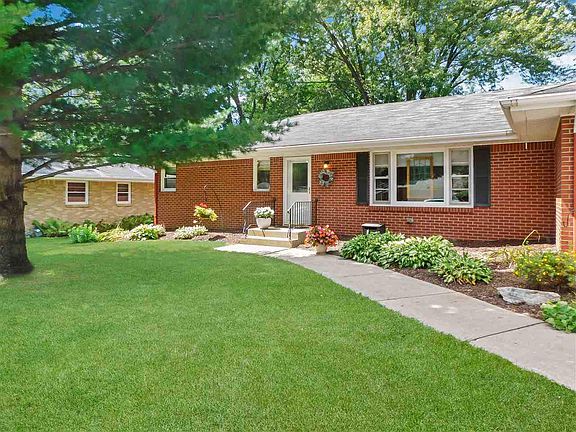 2nd image of 1822 Hollyhock Dr