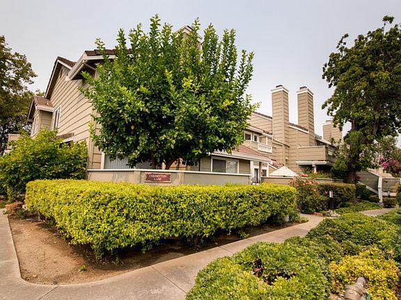 3rd image of 54 Cherryton Ln