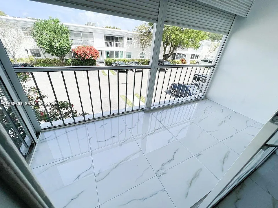 6395 Bay Club Dr #4