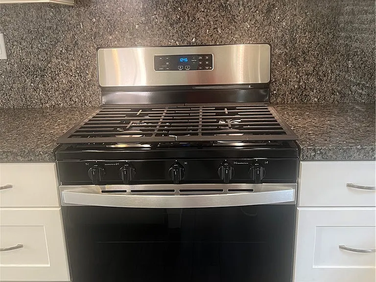 120 Strawberry Grv — Photo 10