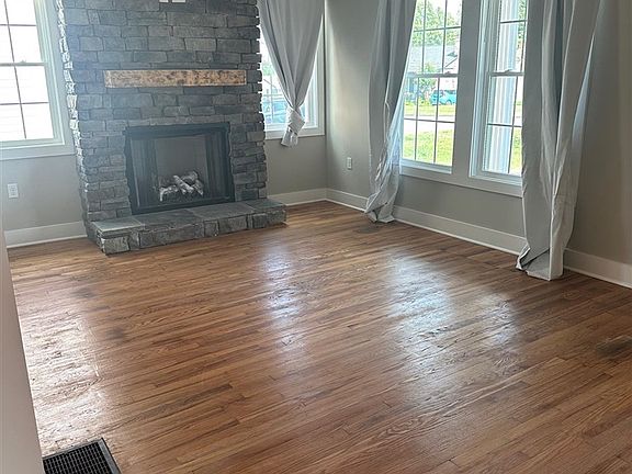 5th image of 863 Nutwood St