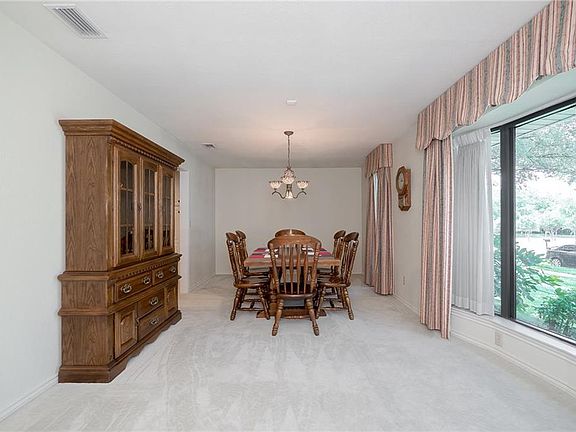 5th image of 1105 Yale Cir
