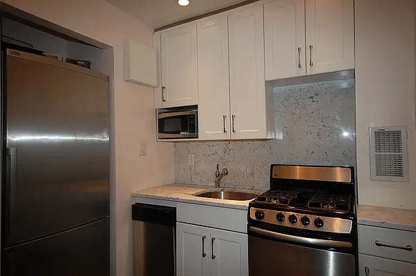 Rented by Green Line Realty | media 15