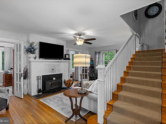 5th image of 1804 Fairbank Rd