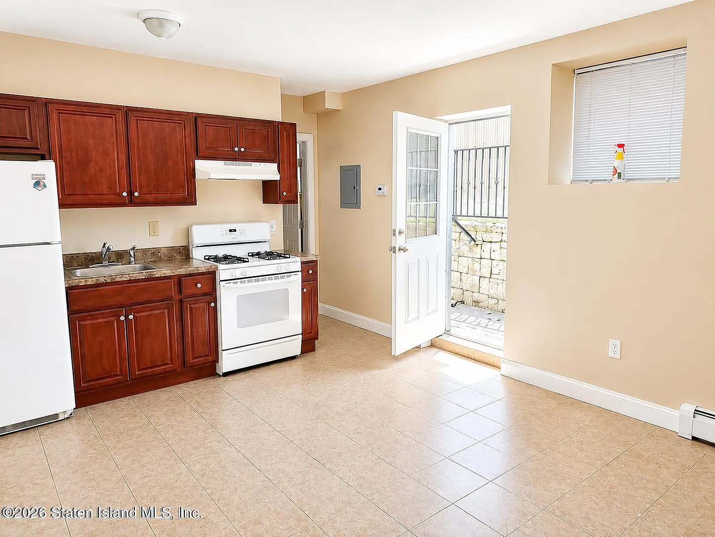 1 bed, 1993 sqft, $1,600 — Photo 2