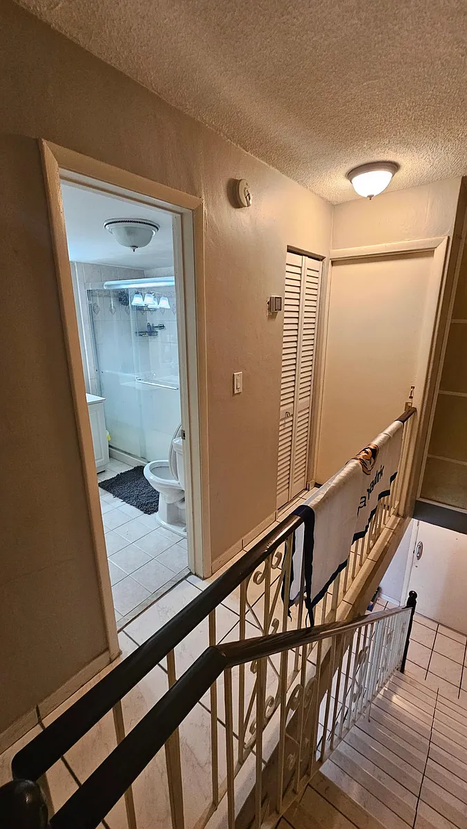 Building Photo - 6900 W Flagler St #2B