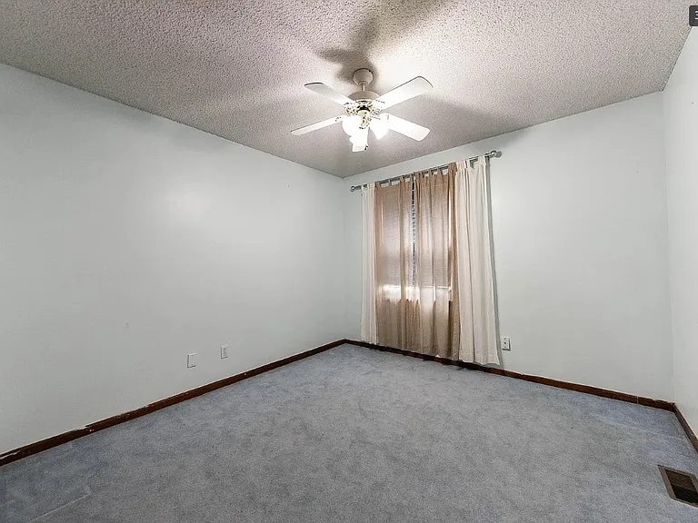 1432 Brighton Cir — Photo 3