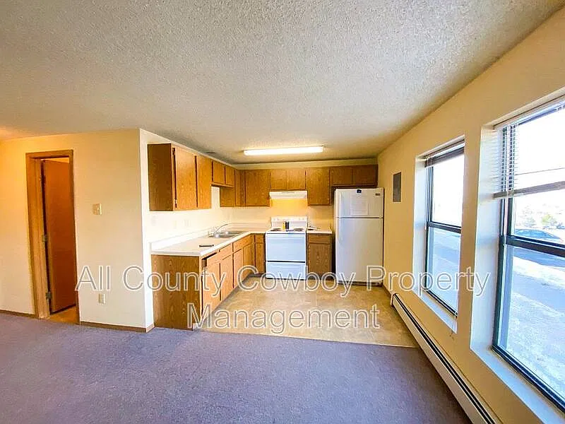 2 bed, 1.0 bath, 600 sqft, $950 — Photo 2