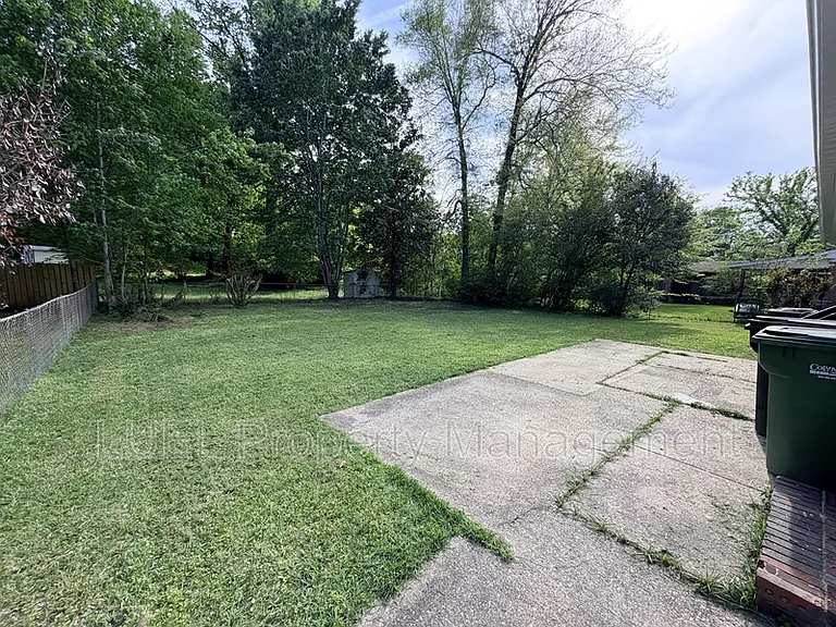 1050 Bedford Ave — Photo 14